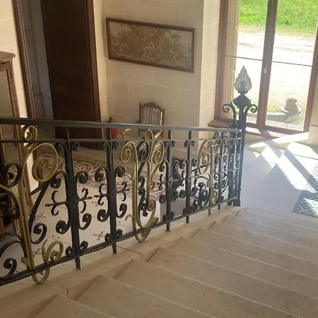 Chateau De Puycharnaud Lacaud