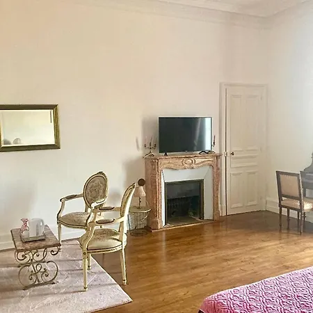 Chateau De Puycharnaud 3*