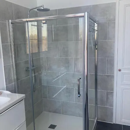 Chateau De Puycharnaud 住宿加早餐酒店