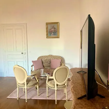 Chateau De Puycharnaud 3* Lacaud