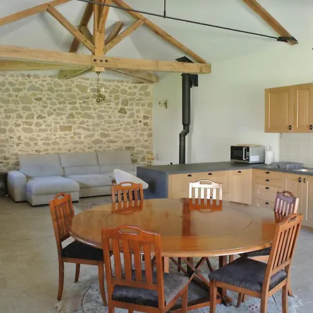 Chateau De Puycharnaud Bed & Breakfast 3*