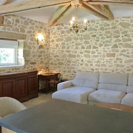 Chateau De Puycharnaud 住宿加早餐酒店