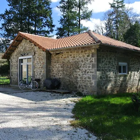 Chateau De Puycharnaud 3* Lacaud