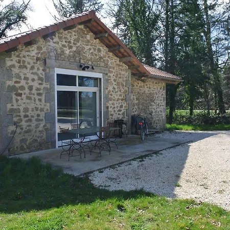 Chateau De Puycharnaud 住宿加早餐酒店 Lacaud