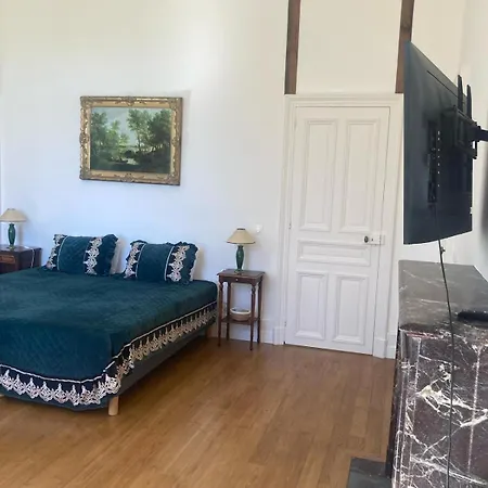 Chateau De Puycharnaud Lacaud