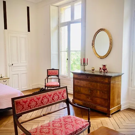Chateau De Puycharnaud Bed & Breakfast
