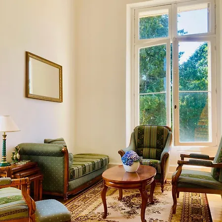 Bed & Breakfast Chateau De Puycharnaud