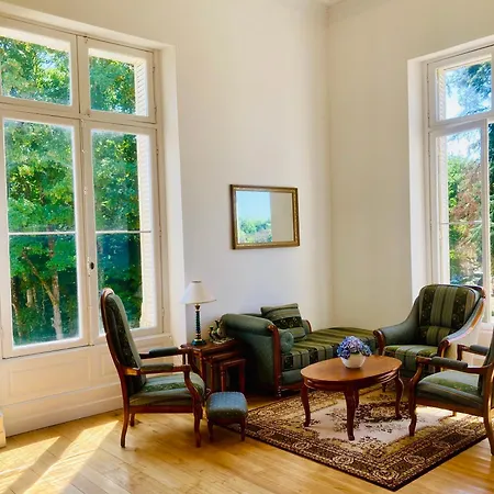 Chateau De Puycharnaud 住宿加早餐酒店 3*