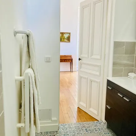 Chateau De Puycharnaud Bed & Breakfast Lacaud