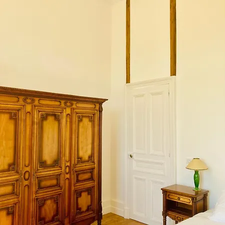 Chateau De Puycharnaud 住宿加早餐酒店 3*