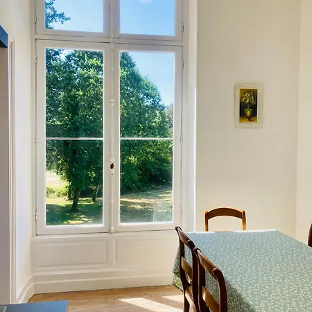 Chateau De Puycharnaud Bed & Breakfast