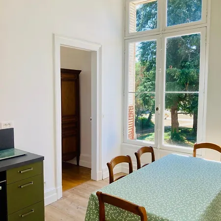 Chateau De Puycharnaud 3*