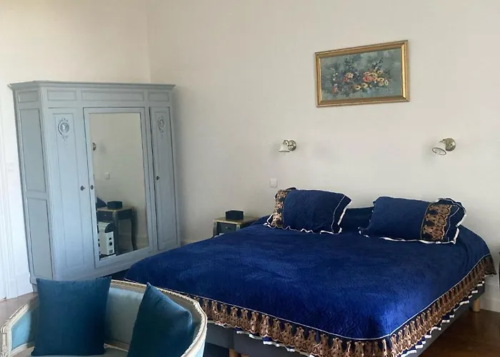 Alojamento de Acomodação e Pequeno-almoço Château De Puycharnaud