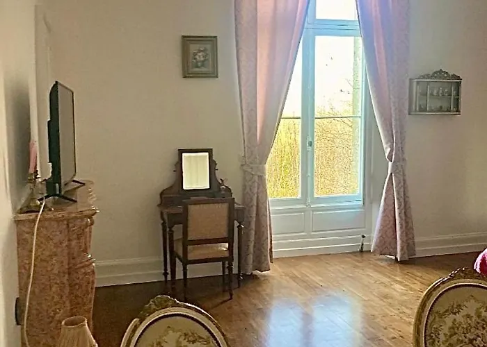 Château De Puycharnaud Alojamento de Acomodação e Pequeno-almoço Lacaud