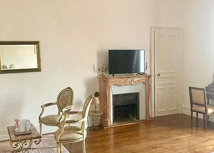 Château De Puycharnaud 3*