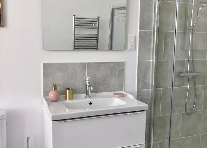 Château De Puycharnaud Alojamento de Acomodação e Pequeno-almoço Lacaud