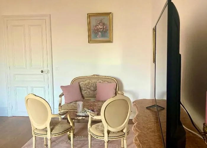 Château De Puycharnaud 3* Lacaud