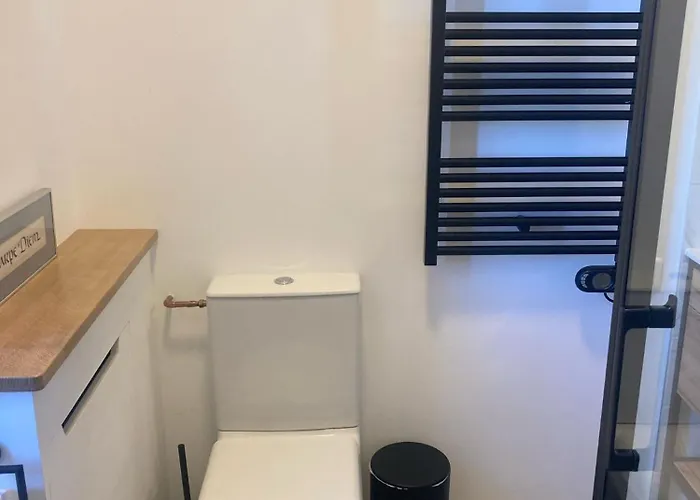 Château De Puycharnaud Alojamento de Acomodação e Pequeno-almoço 3*