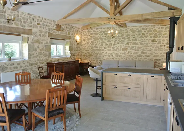 Alojamento de Acomodação e Pequeno-almoço Château De Puycharnaud Lacaud