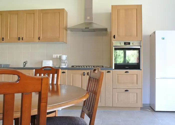 Alojamento de Acomodação e Pequeno-almoço Château De Puycharnaud Lacaud