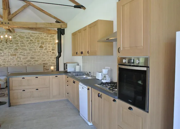 Château De Puycharnaud Alojamento de Acomodação e Pequeno-almoço Lacaud