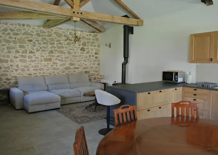 Château De Puycharnaud 3*