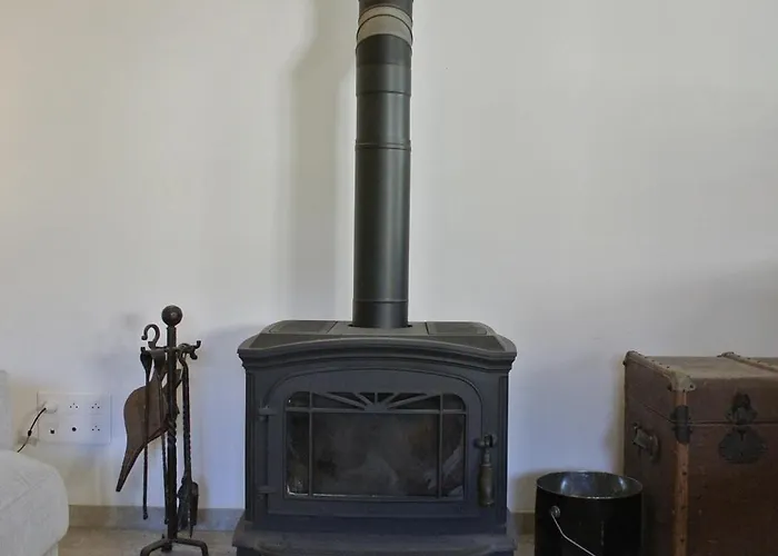 Alojamento de Acomodação e Pequeno-almoço Château De Puycharnaud 3*