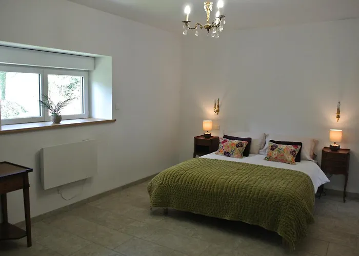 Alojamento de Acomodação e Pequeno-almoço Château De Puycharnaud Lacaud