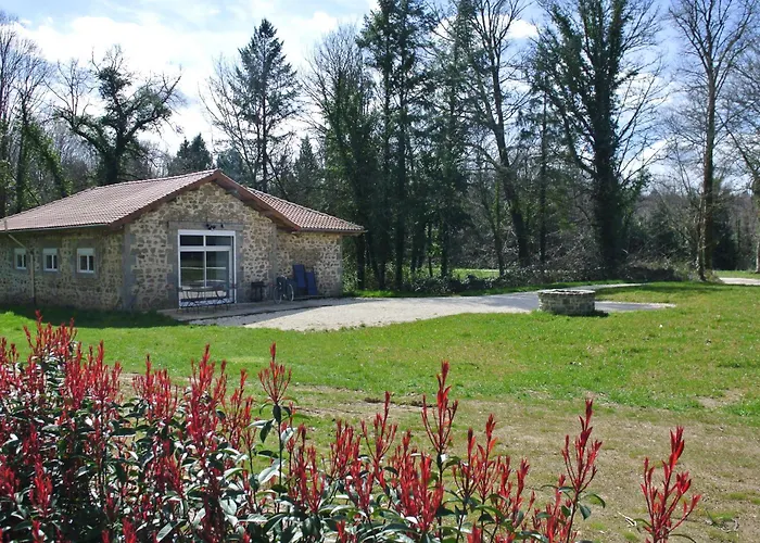 Château De Puycharnaud Alojamento de Acomodação e Pequeno-almoço Lacaud