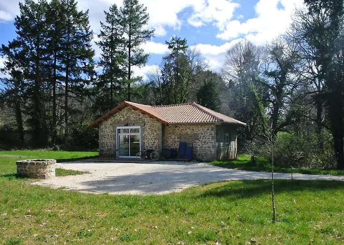Alojamento de Acomodação e Pequeno-almoço Château De Puycharnaud 3*