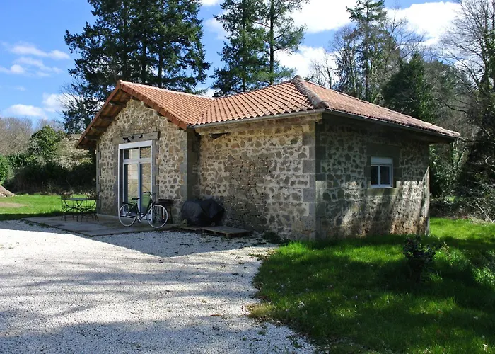 Château De Puycharnaud 3* Lacaud