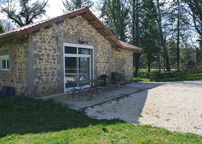 Château De Puycharnaud Alojamento de Acomodação e Pequeno-almoço Lacaud
