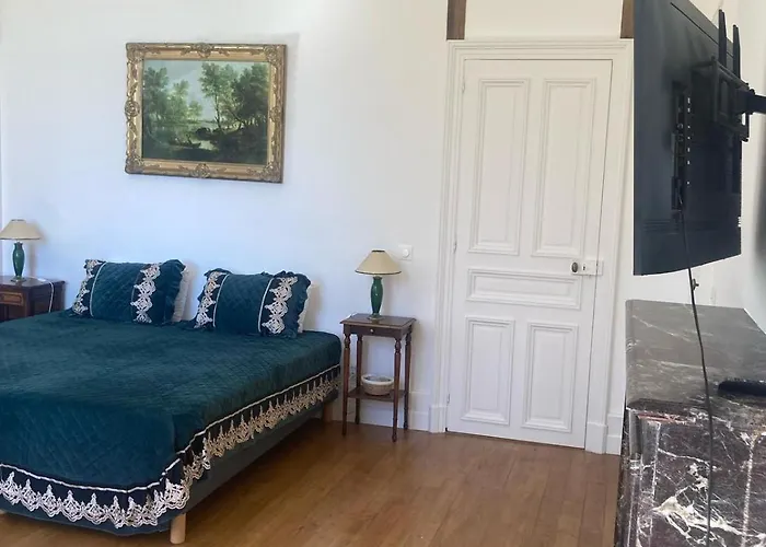 Château De Puycharnaud Lacaud