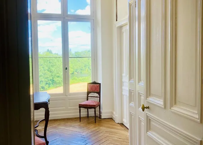 Château De Puycharnaud Alojamento de Acomodação e Pequeno-almoço Lacaud