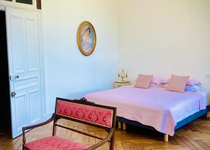 Château De Puycharnaud Alojamento de Acomodação e Pequeno-almoço 3*