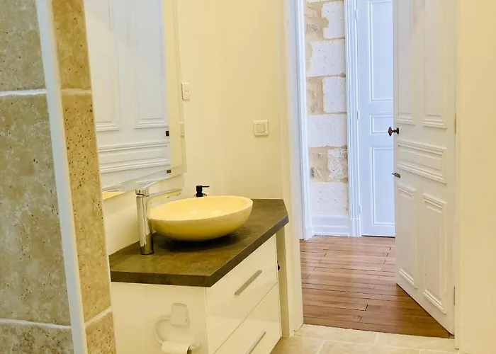 Alojamento de Acomodação e Pequeno-almoço Château De Puycharnaud 3*