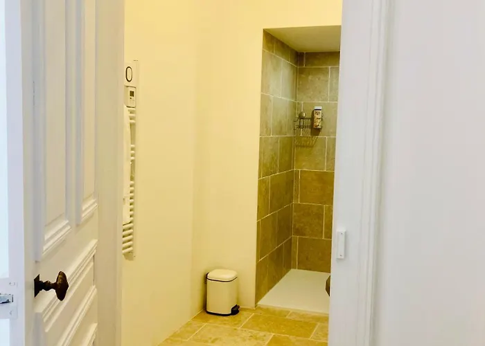 Alojamento de Acomodação e Pequeno-almoço Château De Puycharnaud 3*