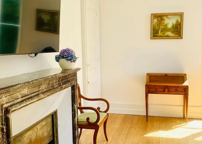 Alojamento de Acomodação e Pequeno-almoço Château De Puycharnaud 3*