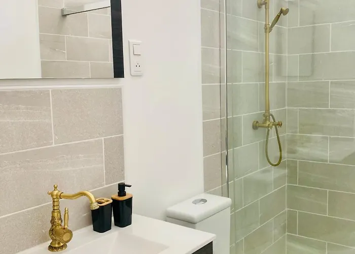 Château De Puycharnaud Alojamento de Acomodação e Pequeno-almoço