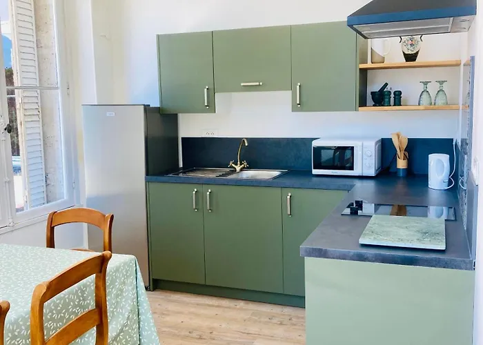 Château De Puycharnaud Alojamento de Acomodação e Pequeno-almoço