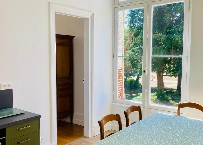 Château De Puycharnaud 3*